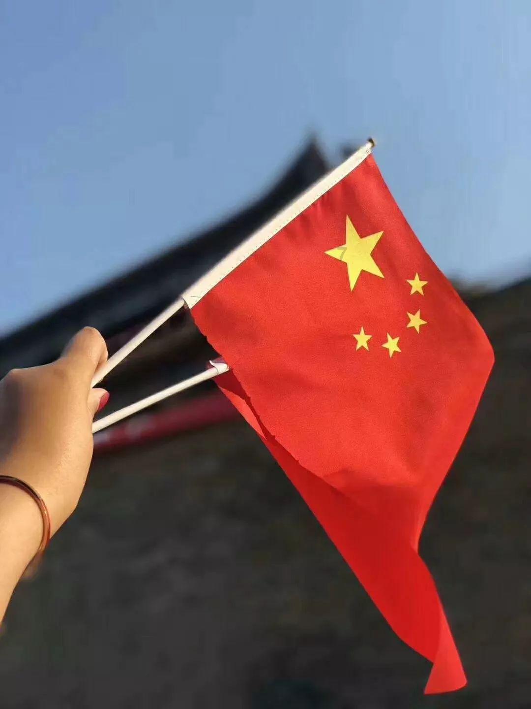 泡泡玛特携手PRONOUNCE 亮相米兰时装周 联名系列预览款首曝