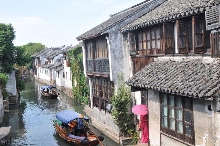 消除校园周边安全隐患，街道架“云梯”拆除高空欲坠晾衣架